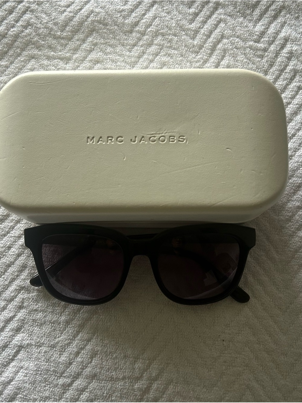 Marc Jacobs Dark Brown Sunglasses with Ivory Case Some Scratches